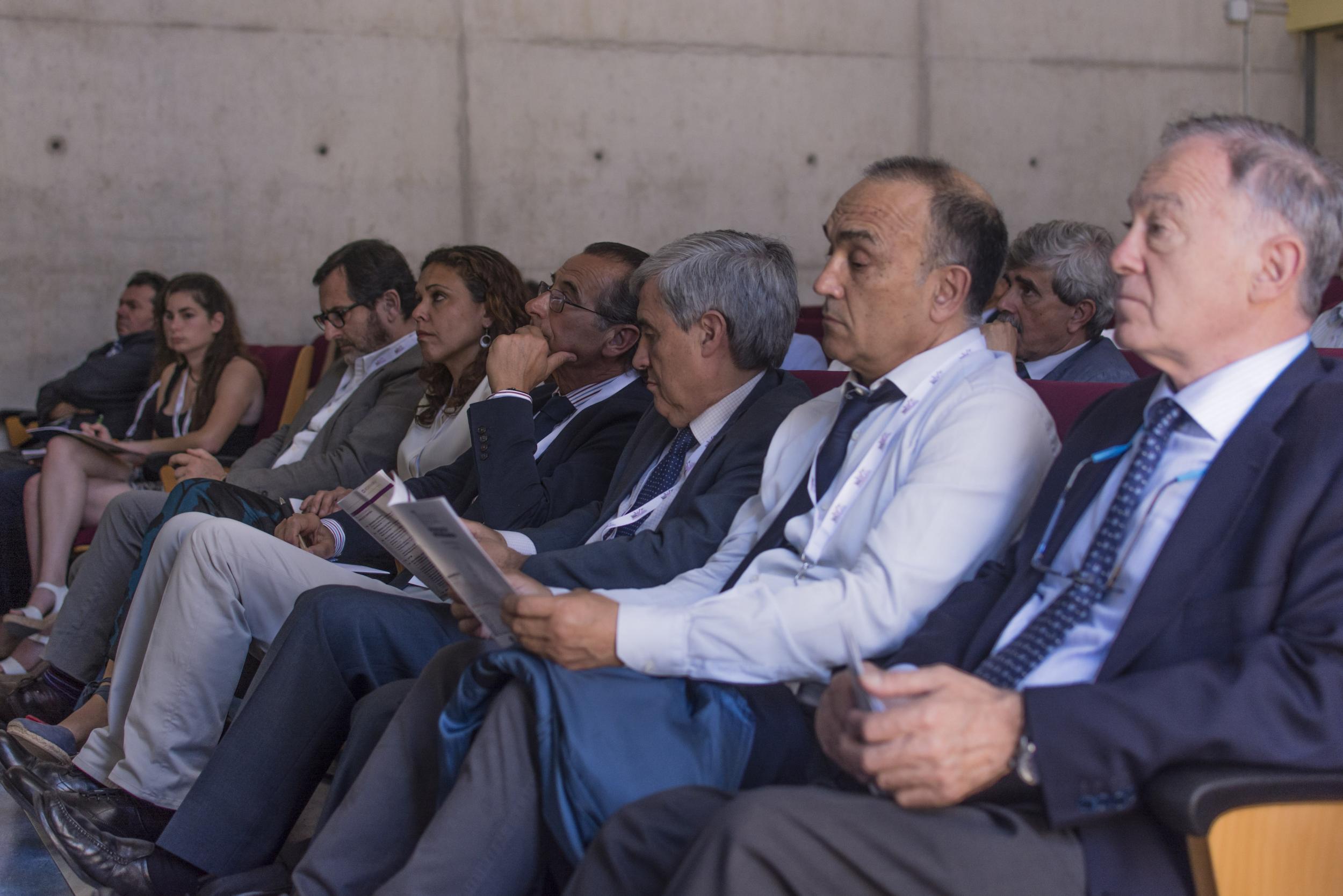 En primer plano: Felipe Vilas, Rafael Laguens y Juan José Badiola.