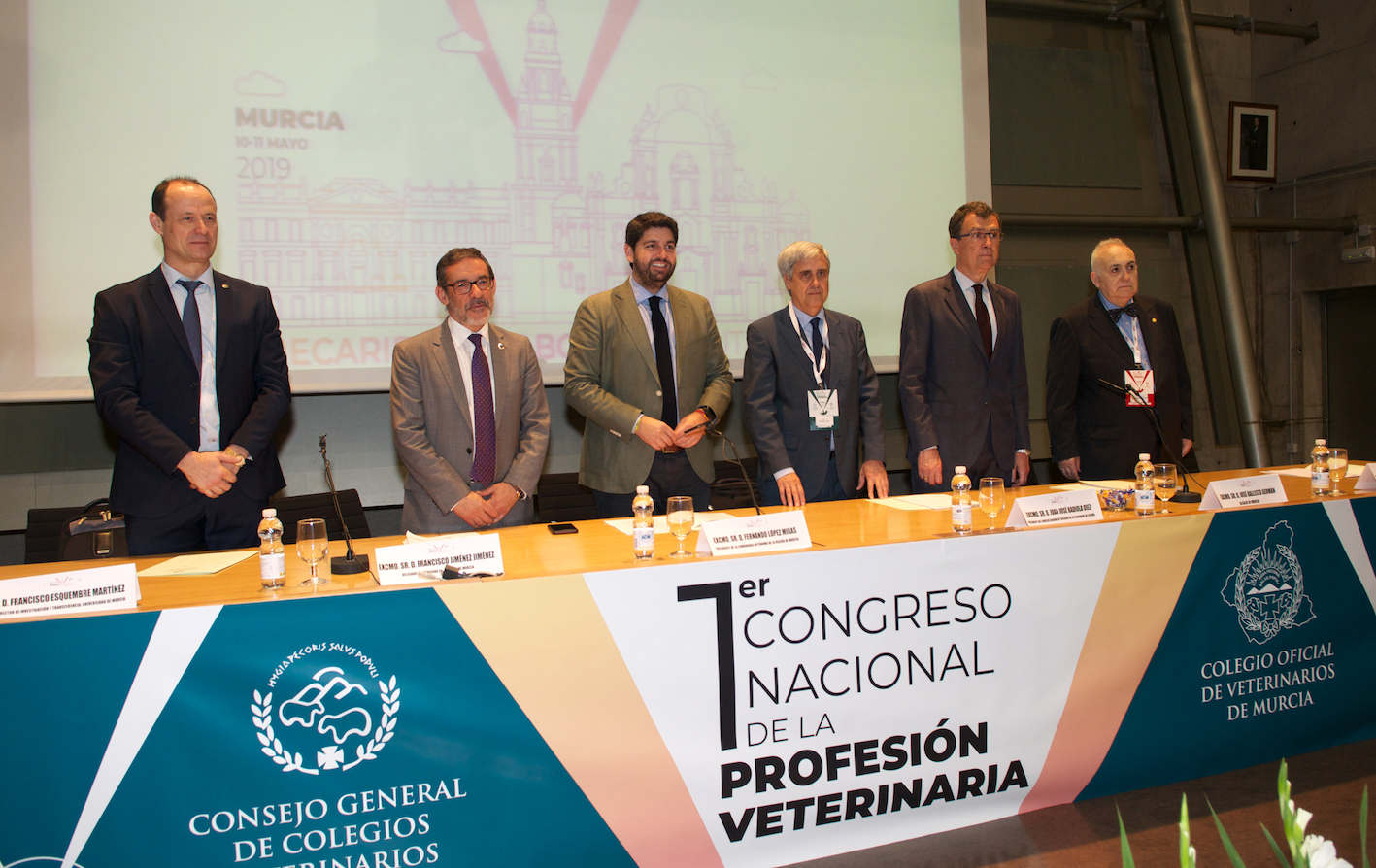Mesa inaugural del Primer Congreso de la Profesión Veterinaria (Fotos: Mayte Campuzano)