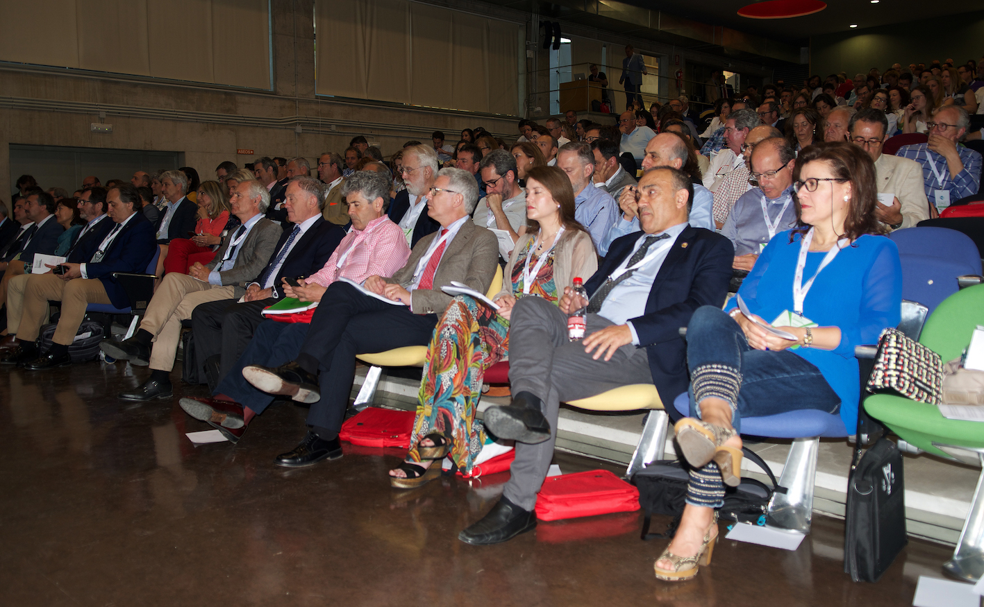 Congresistas y ponentes durante la inauguración