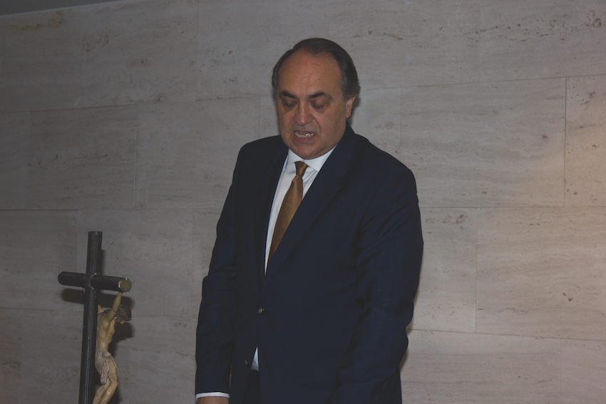 Luis Alberto Calvo jura el cargo de presidente.