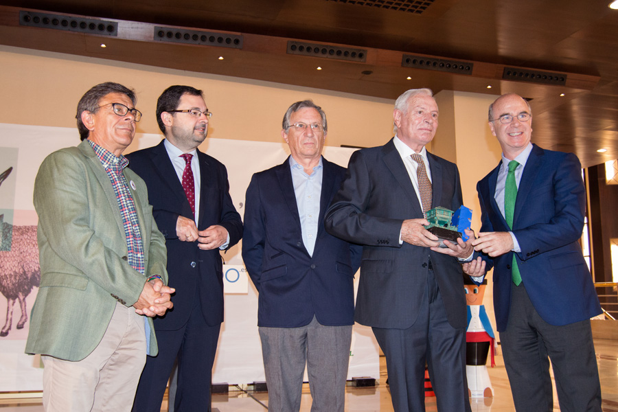 Homenaje a Vitalino Hernández de la Red