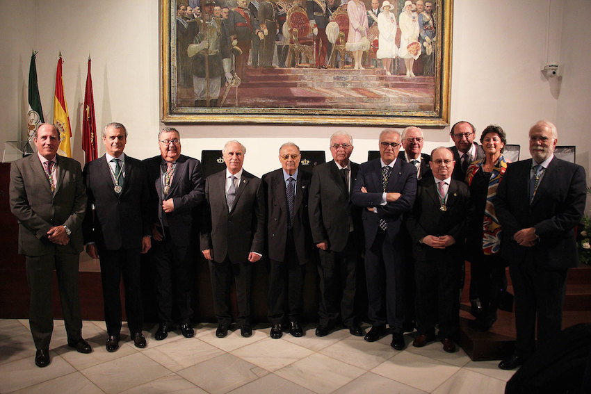 La Real Academia de Ciencias Veterinarias de España,   Antonio Marín y Guillermo Suárez reciben los IX Premios Albéitar