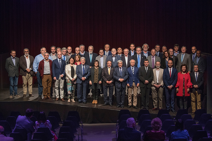 Los colegiados de Cataluña y los presidentes de Colegios asistentes al Congreso Mundial disfrutaron de un acto lúdico en el Mercado de El Born