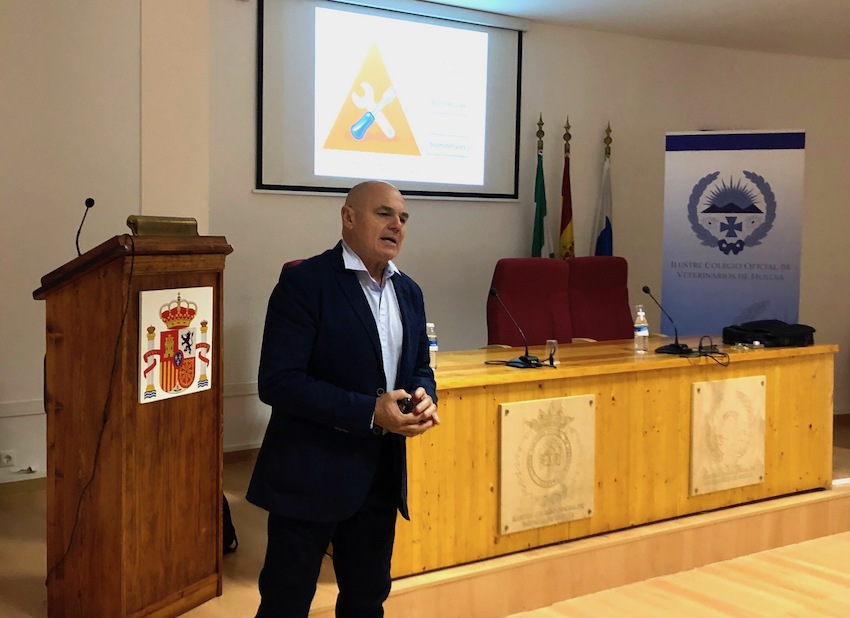 Una treintena de veterinarios se forman en medicina regenerativa aplicando células madre