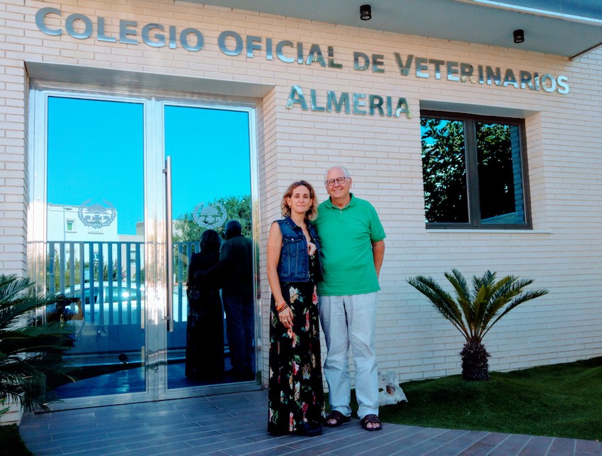El presidente del Colegio de Almería se reúne con la concejala de Sanidad de El Ejido para hablar del CER