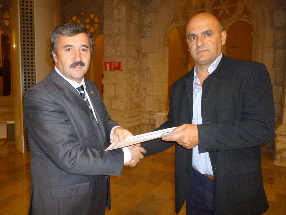 El veterinario burgalés Luis Alberto Alevia, premio Cayetano López y López