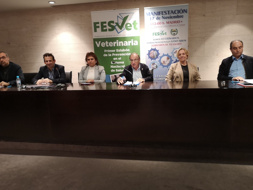 FESVET y los promotores de la protesta presentan ante los medios de comunicación la convocatoria de la manifestación veterinaria del próximo 17 de noviembre