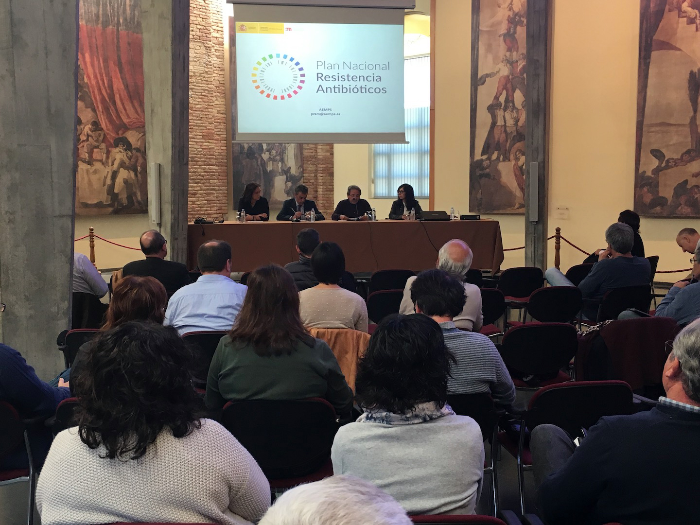 Un centenar de profesionales en el curso sobre resistencia a los antibióticos 