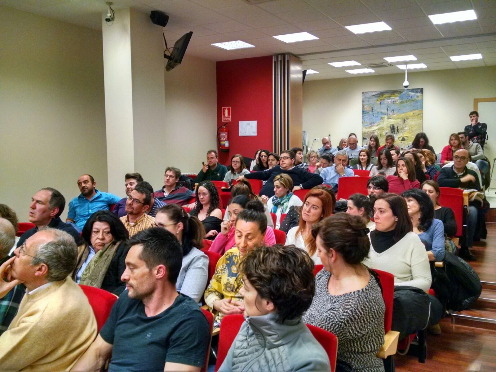 400 personas asisten al ciclo de conferencias sobre medicamentos de uso veterinario