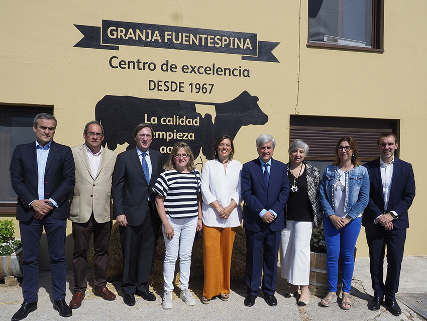 Juan José Badiola participó en una mesa redonda sobre el valor del campo y el bienestar animal organizada por Calidad Pascual