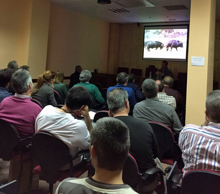 Conferencia sobre el papel del veterinario en la ganadería de lidia