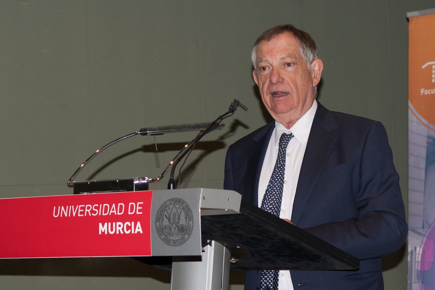 Bernard Vallat - ‘El veterinario en el contexto de One Health y One Welfare’