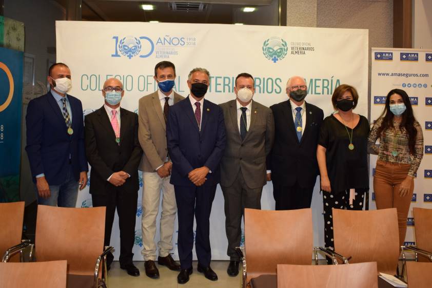 Los veterinarios de Almería conmemoran a su patrón en un acto íntimo y emotivo