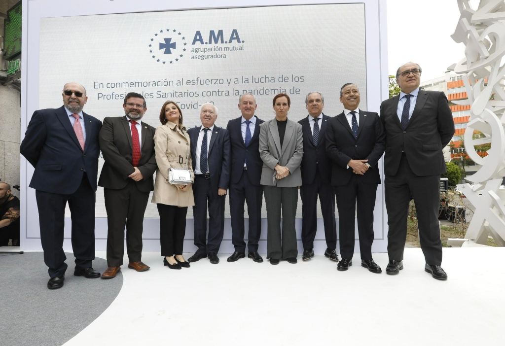 Los veterinarios, presentes en el homenaje a los profesionales sanitarios promovido por la Organización Médica Colegial en Madrid