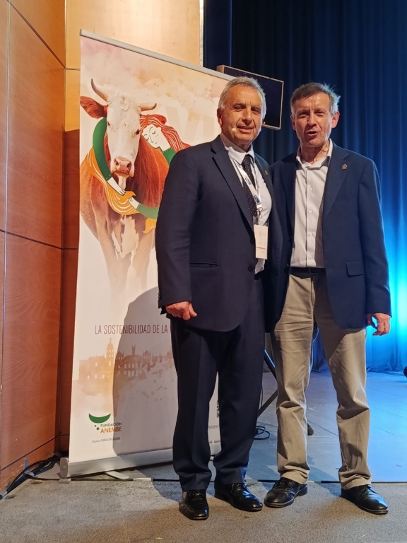 Rufino &Aacute;lamo subraya el compromiso de los veterinarios de bovino con un sector estrat&eacute;gico para Espa&ntilde;a