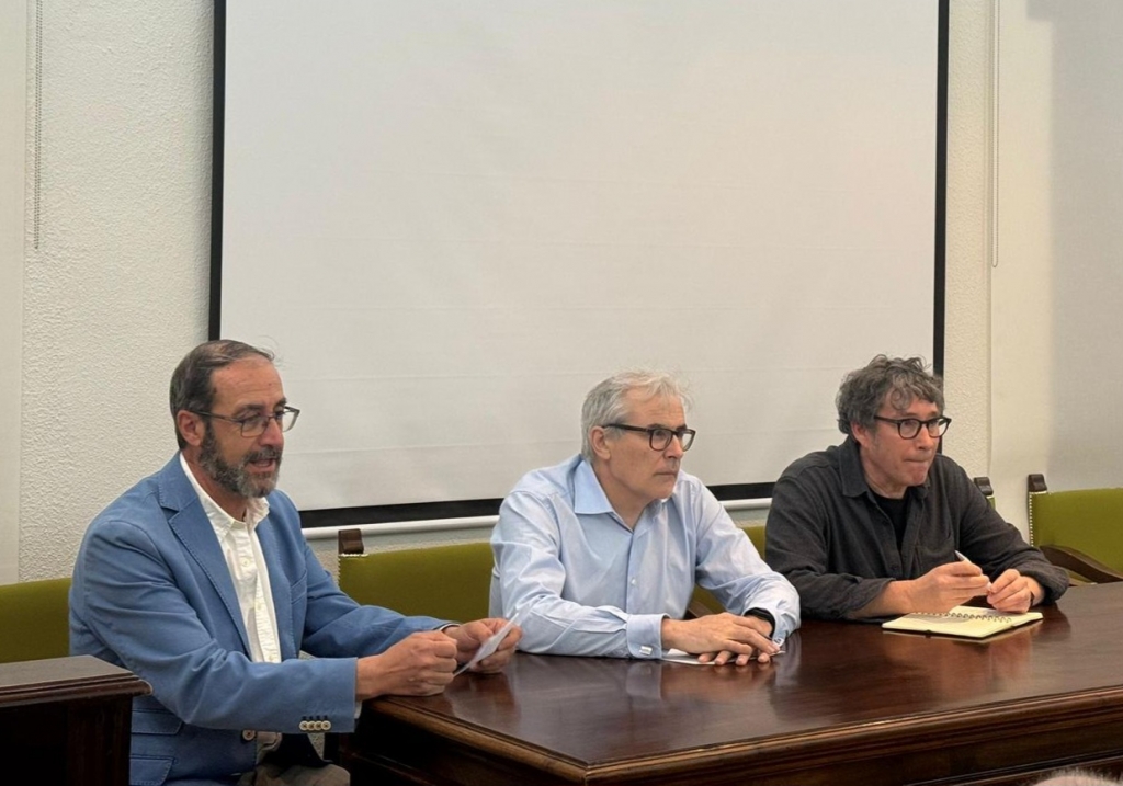 Responsables acad&eacute;micos de la futura Facultad de Veterinaria de Salamanca se re&uacute;nen con profesionales en el Colegio de &Aacute;vila