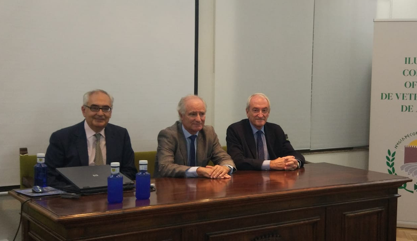 Un centenar de colegiados asistieron a la Jornada de Actualización sobre Temas Taurinos