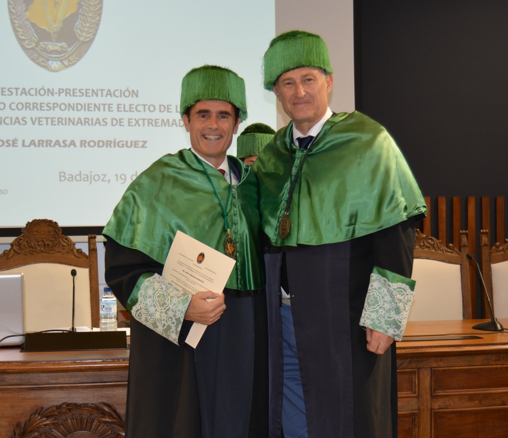 El Colegio de Badajoz fue escenario de la sesión de ingreso de José Larrasa en la Academia de Ciencias Veterinarias de Extremadura