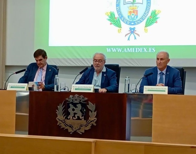 Conferencia en Badajoz sobre la peste porcina africana, analizada como memoria sanitaria y desaf&iacute;o de presente