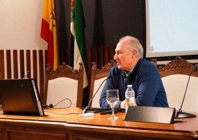 La OCV explica a los veterinarios en los colegios provinciales el nuevo sistema de especializaci&oacute;n puesto en marcha