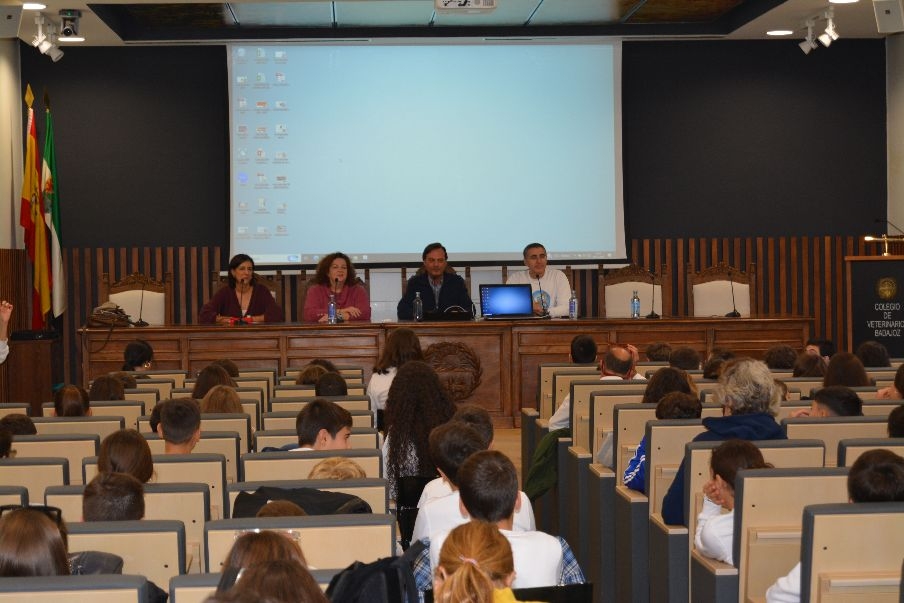 Aspecto del salón de actos durante la presentación