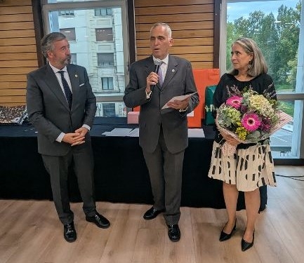 Jaime Ángel Gata e Inmaculada de los Santos Cuesta recogieron en Burgos el XLI Premio Nacional Cayetano López y López