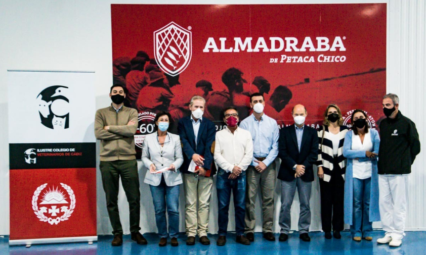 El Colegio de Cádiz entrega la donación del VII Premio Mutualista Solidario al Banco de Alimentos