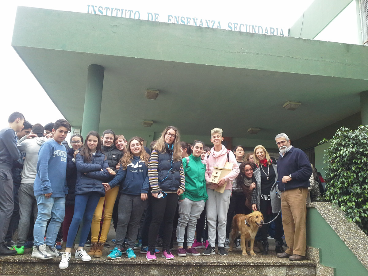 La comunidad educativa del Torre Almirante participa en la colocación de cajas nido 