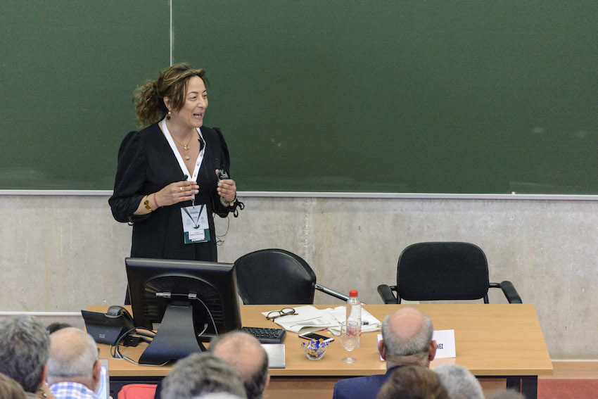 Carmen González Martínez - El veterinario de explotación: de la necesidad a la regulación