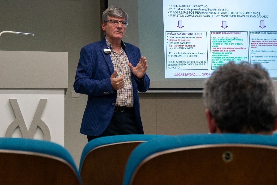 Fernçandez Sánchez, durante su ponencia