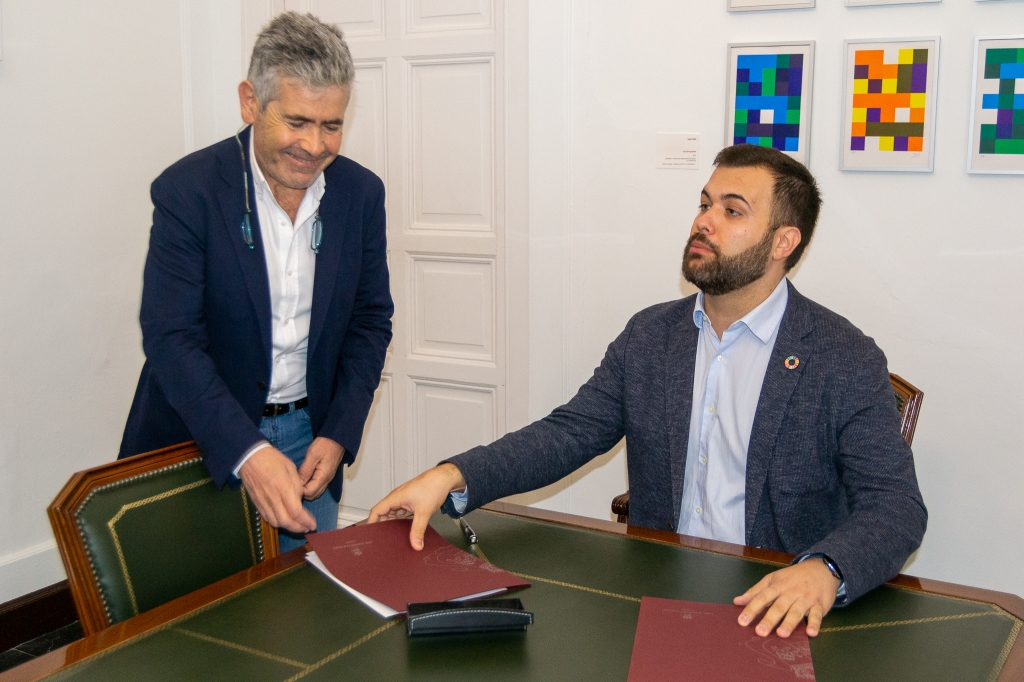 El Colegio de Cáceres y el Ayuntamiento de la ciudad firman un convenio de colaboración en salud animal, pública y medioambiental 