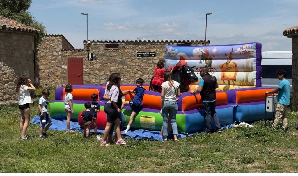  Los veterinarios de Cáceres disfrutaron de una jornada de convivencia en la tradicional fiesta campera