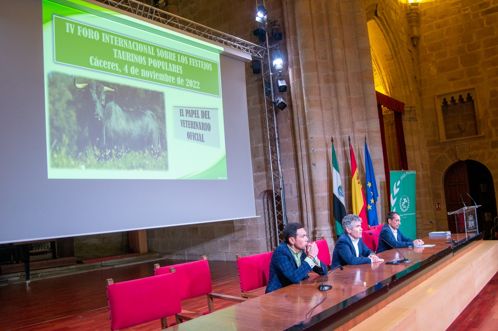 Cerca de 150 veterinarios se dan cita en el IV Foro Internacional de Festejos Taurinos Populares de Cáceres