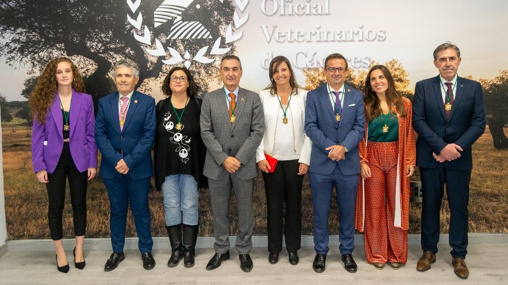 La junta de gobierno del Colegio de Cáceres recalca su compromiso con la veterinaria en su toma de posesión 