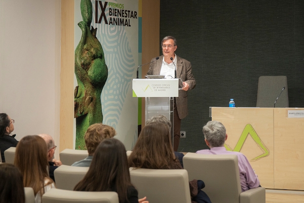 Juan Pascual repasa la larga relaci&oacute;n entre la especie humana y la canina en el libro &ldquo;La vuelta al mundo en 80 perros&rdquo;