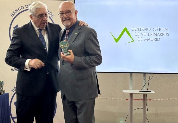 El Banco de Alimentos reconoce la labor solidaria del Colegio de Veterinarios de Madrid en favor de los más vulnerables