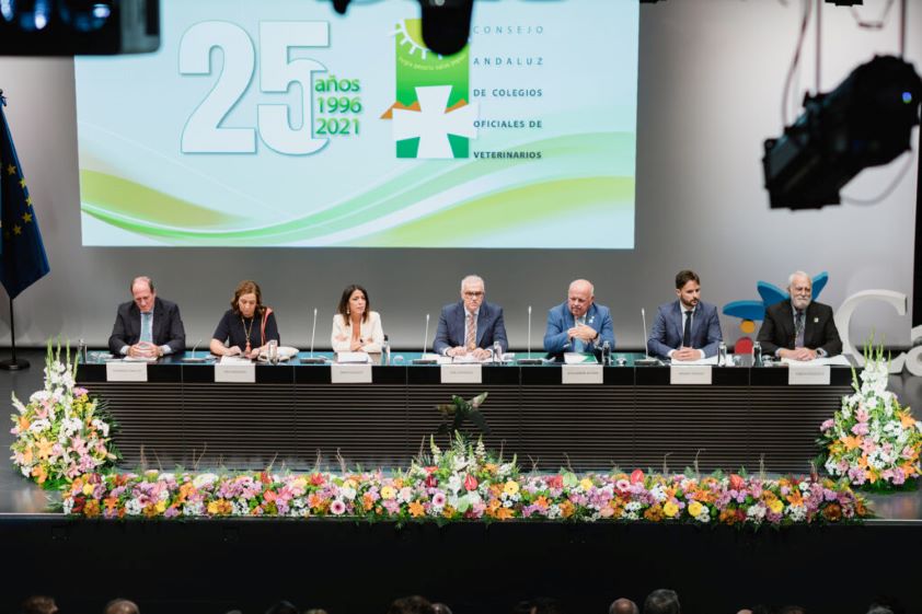La celebración de los 25 años del Consejo Andaluz de Colegios Veterinarios congregó a cerca de 200 invitados