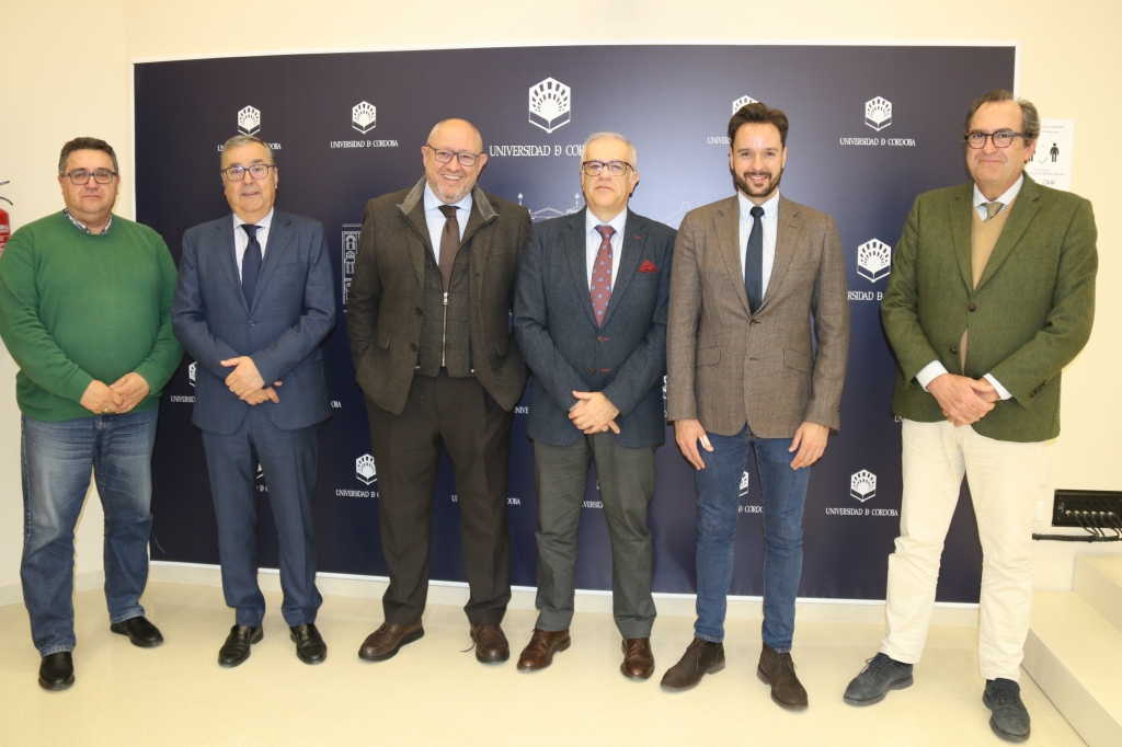 El rector y el presidente del Consejo Andaluz, en el centro de la imagen