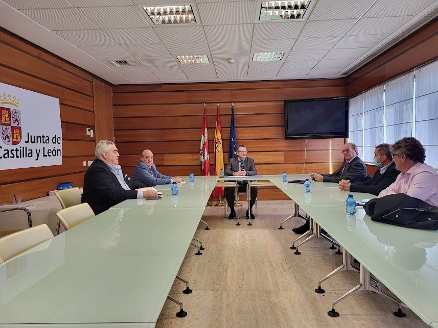 El Consejo de Colegios Veterinarios de Castilla y León traslada al consejero de Agricultura su inquietud por la pérdida de profesionales en el medio rural