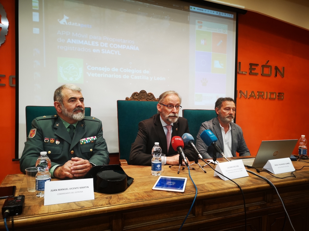 El comandante Vicente, Luciano Diez y Ángel Talamanca, en la presentación