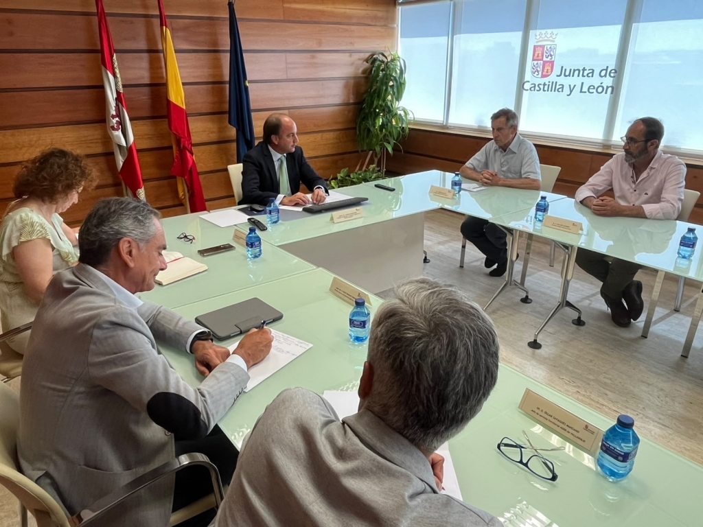 El Consejo de Castilla y Le&oacute;n se re&uacute;ne con el nuevo consejero de Agricultura y Ganader&iacute;a para abordar los prinicipales retos del sector 