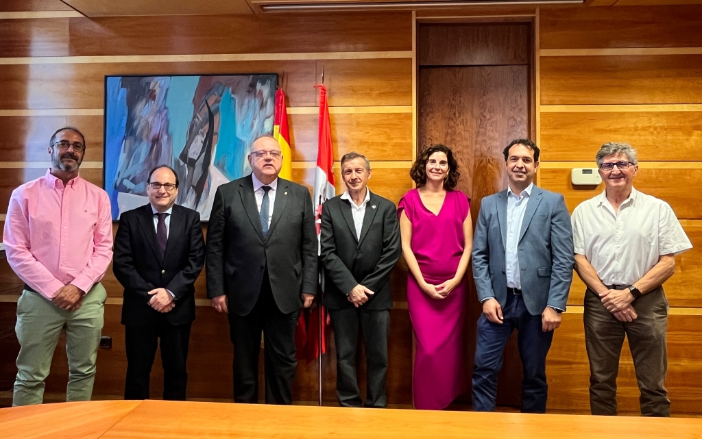 Los veterinarios de Castilla y Le&oacute;n abordan con el consejero de Sanidad diversas medidas para fortalecer la salud p&uacute;blica