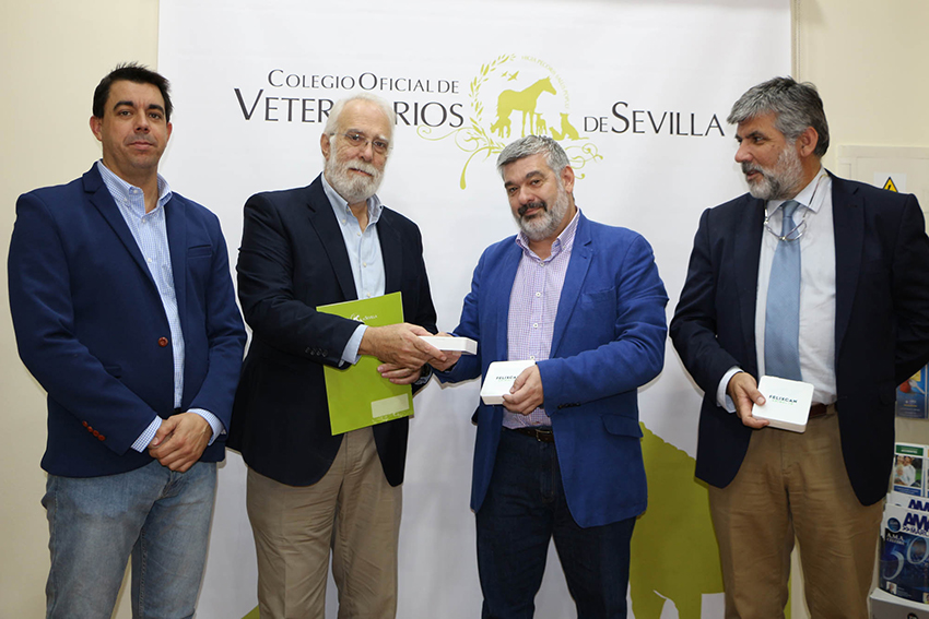 Écija firma un convenio con el Colegio de Veterinarios de Sevilla para la identificación de animales de compañía