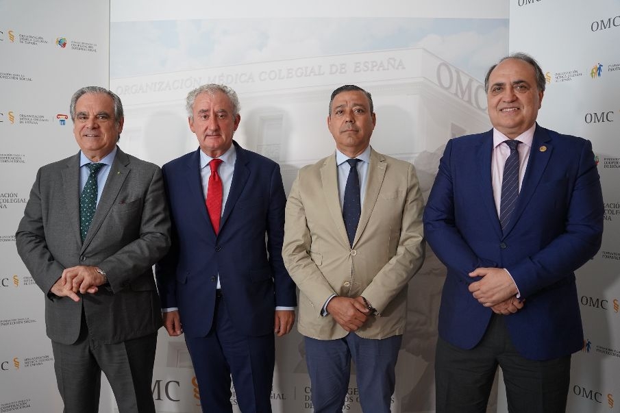 Jesús Aguilar, Tomás Cobo, Óscar Castro y Luis Alberto Calvo, tras la firma de hoy.