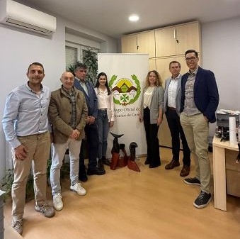 La nueva junta de gobierno del Colegio de Cuenca, con Luis Colmenar al frente, toma posesi&oacute;n de sus cargos