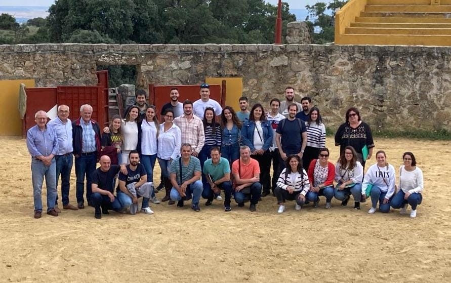 Los asistentes, en la visita realizada a la ganadería madrileña de Los Eulogios