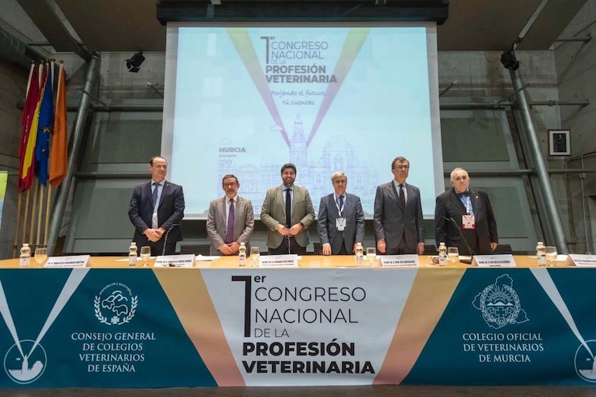 Veterinarios de todos los rincones de España y de todos los ámbitos debatieron los desafíos de la profesión veterinaria en Murcia