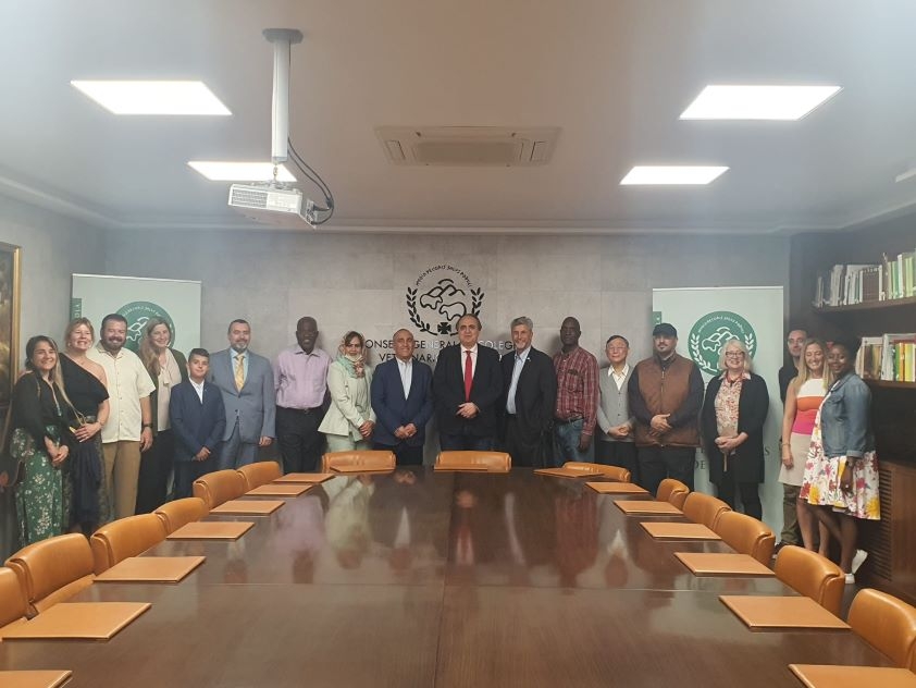 Una delegación de la World Veterinary Association (WVA) visita la sede de la OCV