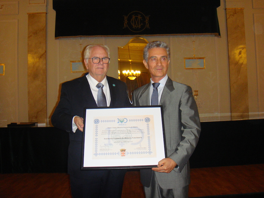 El Colegio de Almería agradece su entrega a Joaquín Sánchez de Lollano