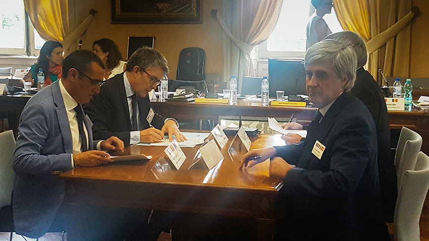 El Consejo General de Colegios Veterinarios  y el Conseil National de l’Ordre des Veterinaires firman un protocolo de intercambio de información